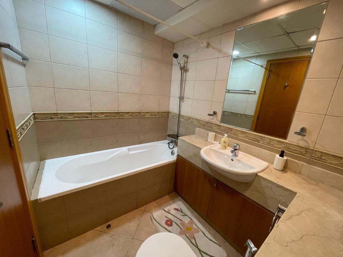 Metro Premium Location Spacious 2 Bedroom Apartment Right Next To The Metro Dubai Exterior foto